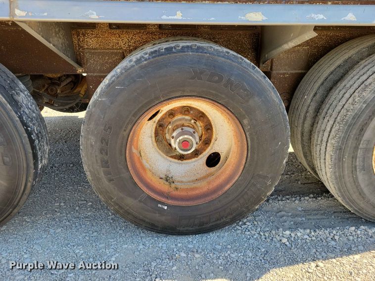 image for item EE1183 2000 CEI Pacer feed delivery trailer