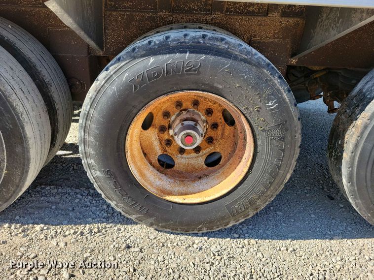 image for item EE1183 2000 CEI Pacer feed delivery trailer