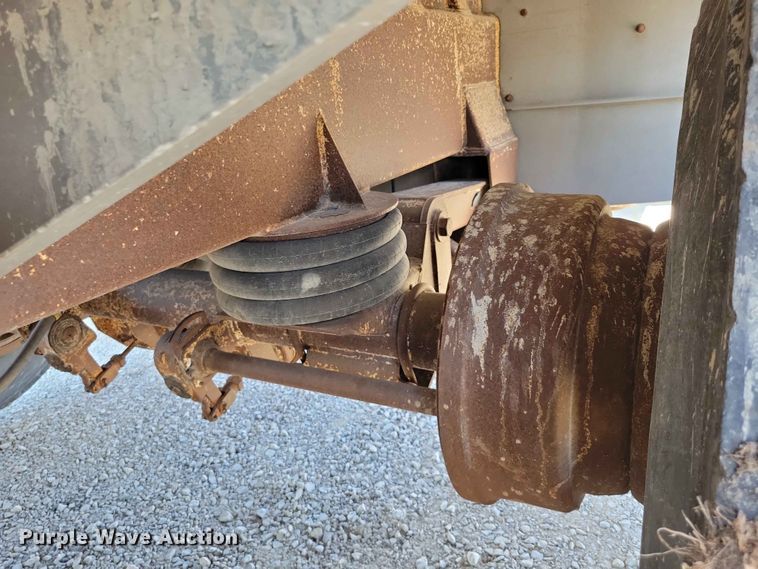 image for item EE1183 2000 CEI Pacer feed delivery trailer