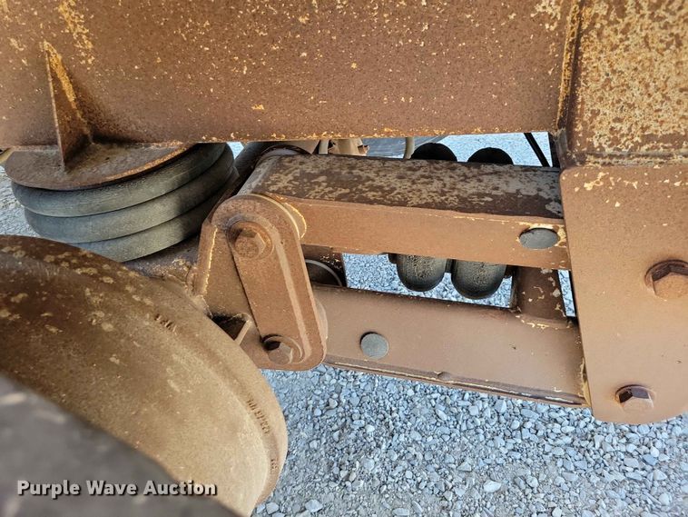 image for item EE1183 2000 CEI Pacer feed delivery trailer