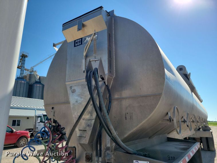image for item EE1184 2013 CEI feed delivery trailer
