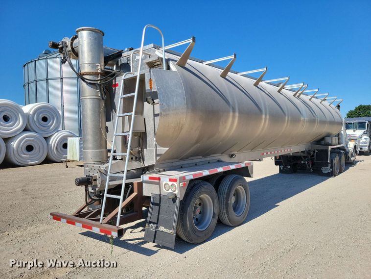 image for item EE1184 2013 CEI feed delivery trailer