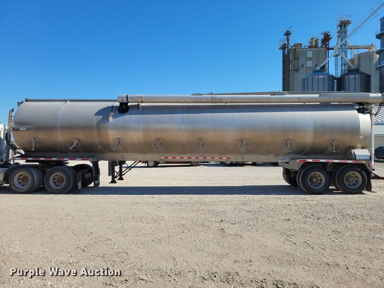 image for item EE1184 2013 CEI feed delivery trailer