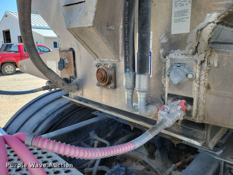 image for item EE1184 2013 CEI feed delivery trailer