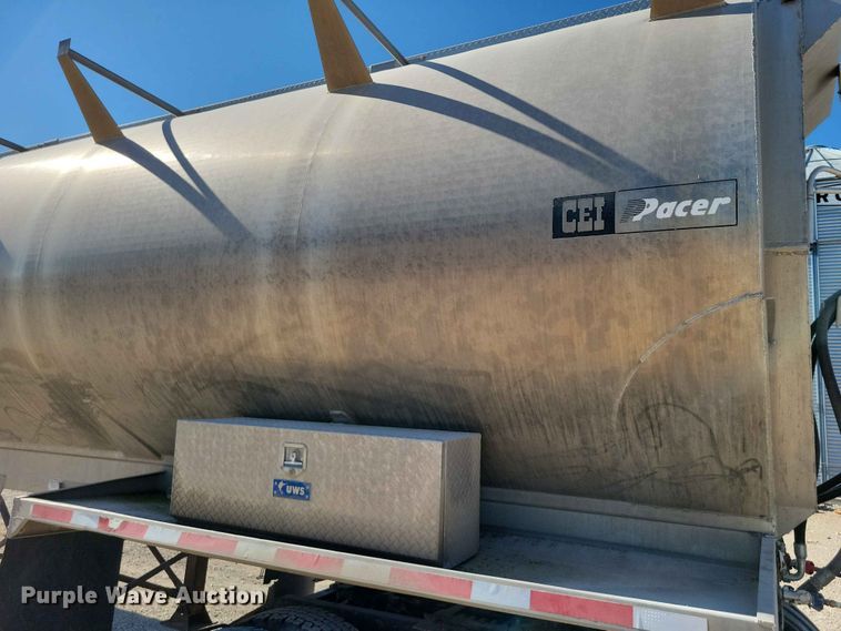 image for item EE1184 2013 CEI feed delivery trailer