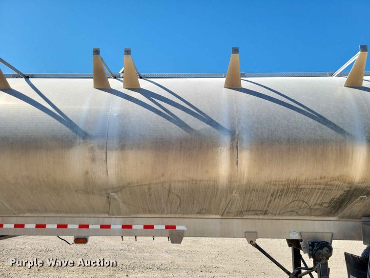 image for item EE1184 2013 CEI feed delivery trailer