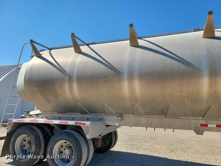 image for item EE1184 2013 CEI feed delivery trailer