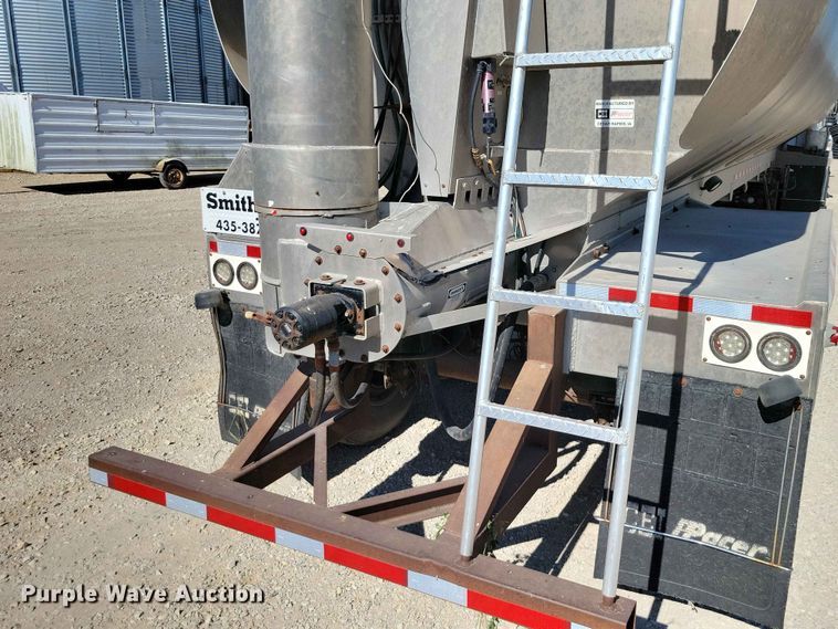 image for item EE1184 2013 CEI feed delivery trailer