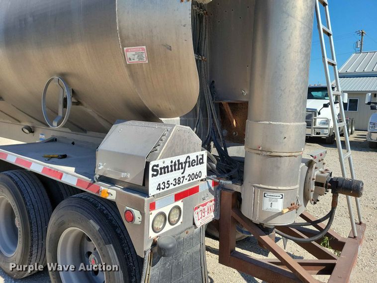 image for item EE1184 2013 CEI feed delivery trailer