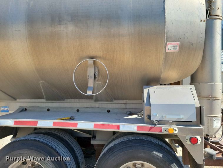 image for item EE1184 2013 CEI feed delivery trailer