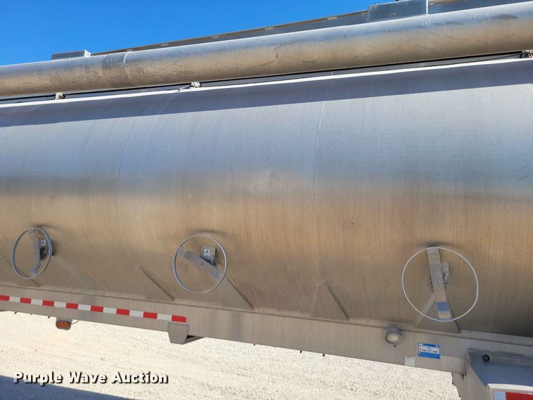 image for item EE1184 2013 CEI feed delivery trailer