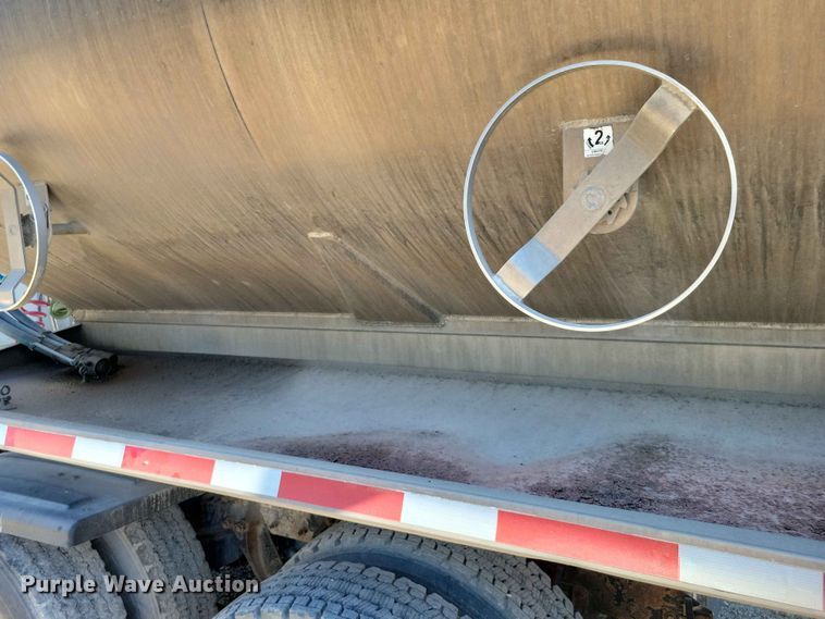image for item EE1184 2013 CEI feed delivery trailer