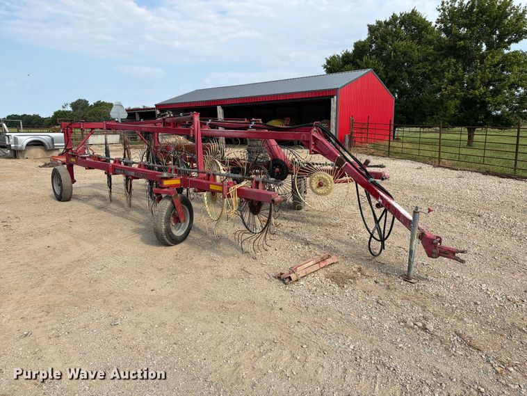 image for item EO8686 Case IH WRX301 hay rake