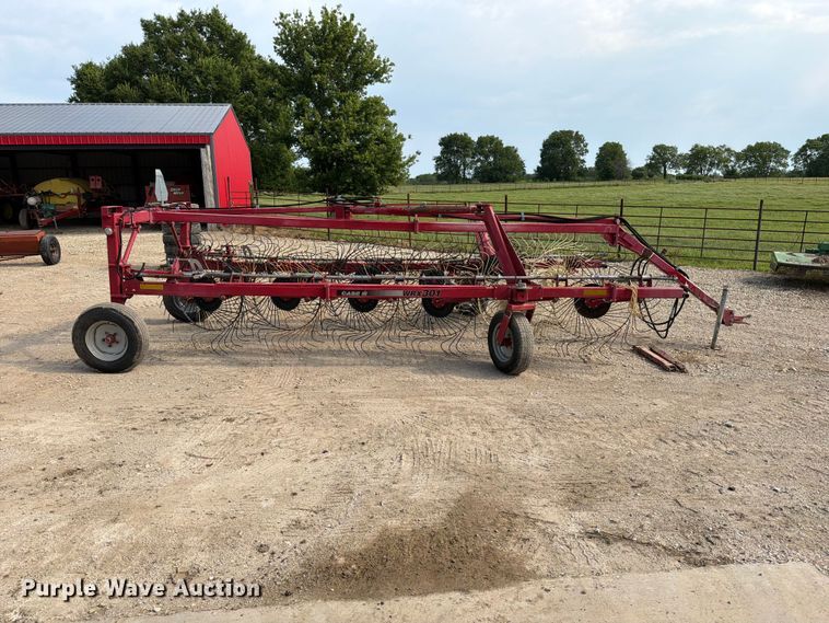 image for item EO8686 Case IH WRX301 hay rake