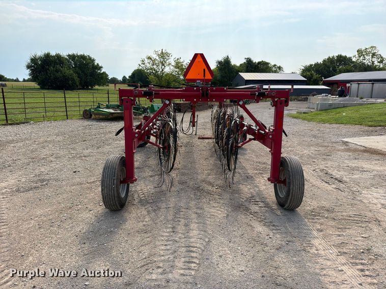 image for item EO8686 Case IH WRX301 hay rake