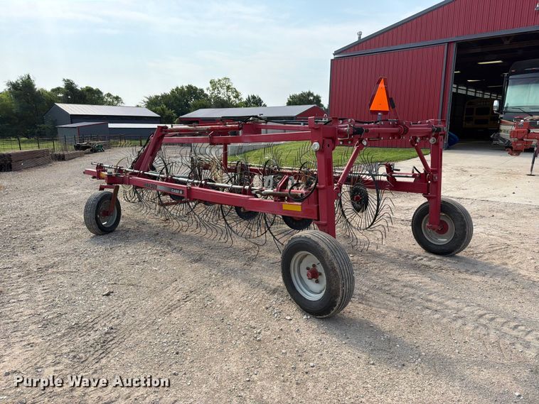 image for item EO8686 Case IH WRX301 hay rake