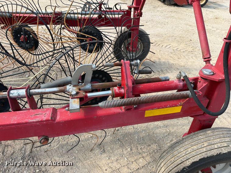 image for item EO8686 Case IH WRX301 hay rake