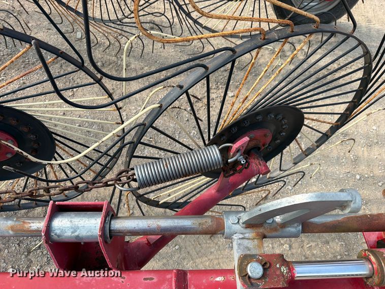 image for item EO8686 Case IH WRX301 hay rake