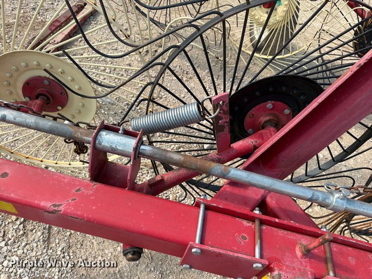 image for item EO8686 Case IH WRX301 hay rake