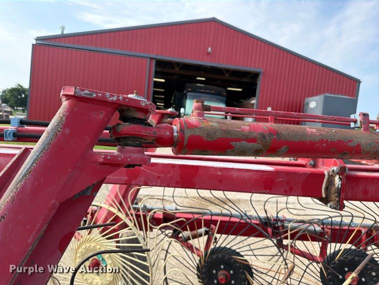 image for item EO8686 Case IH WRX301 hay rake