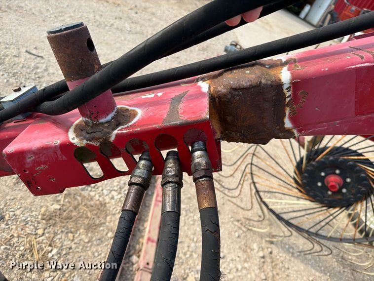image for item EO8686 Case IH WRX301 hay rake