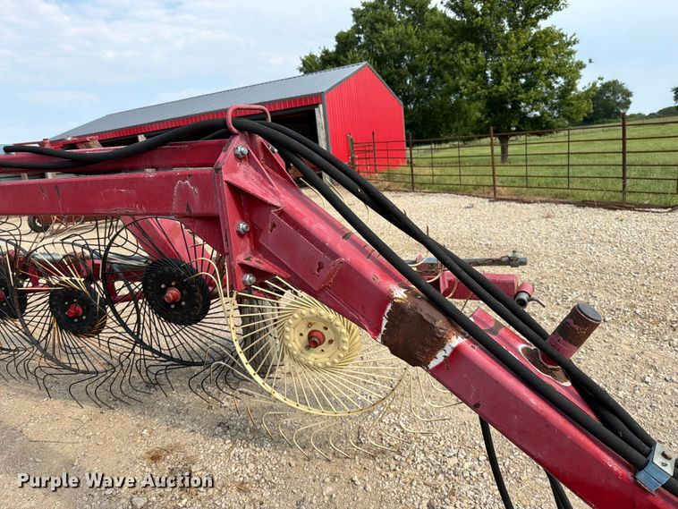 image for item EO8686 Case IH WRX301 hay rake