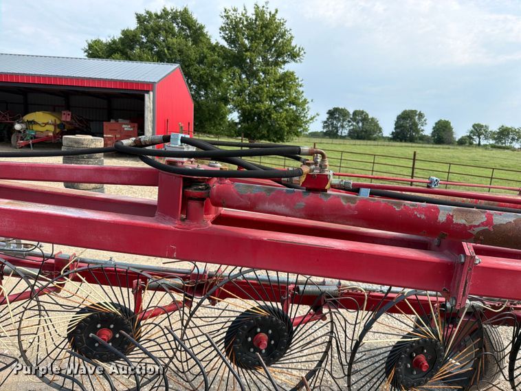 image for item EO8686 Case IH WRX301 hay rake