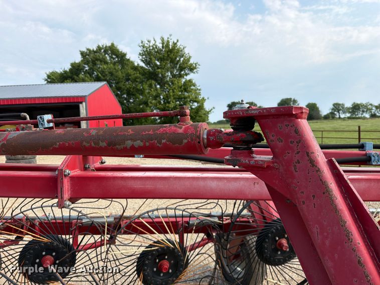 image for item EO8686 Case IH WRX301 hay rake