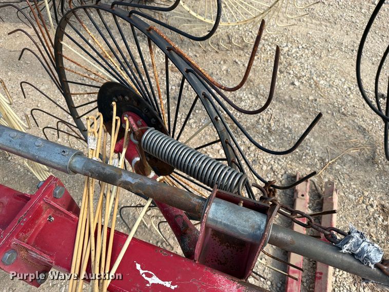 image for item EO8686 Case IH WRX301 hay rake