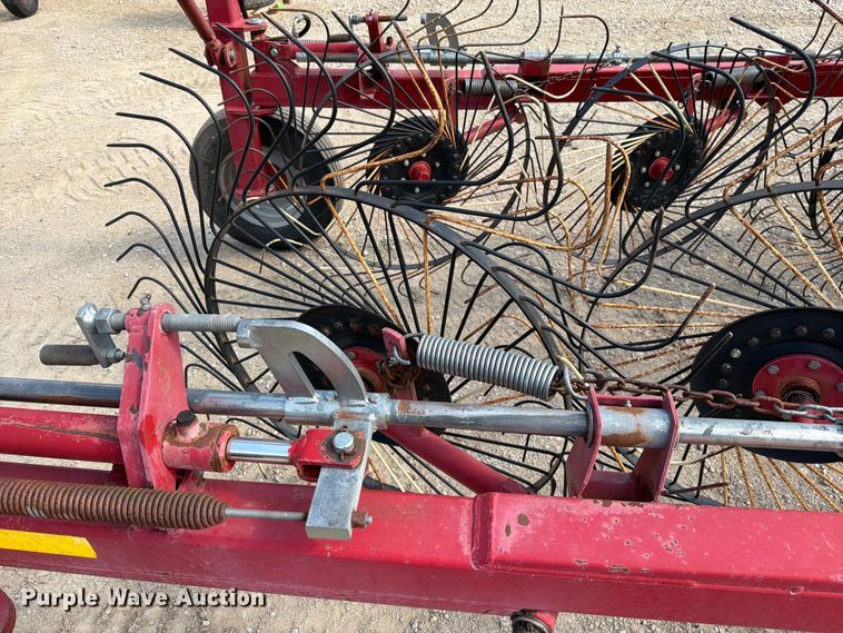 image for item EO8686 Case IH WRX301 hay rake