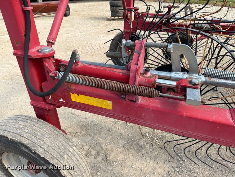 image for item EO8686 Case IH WRX301 hay rake