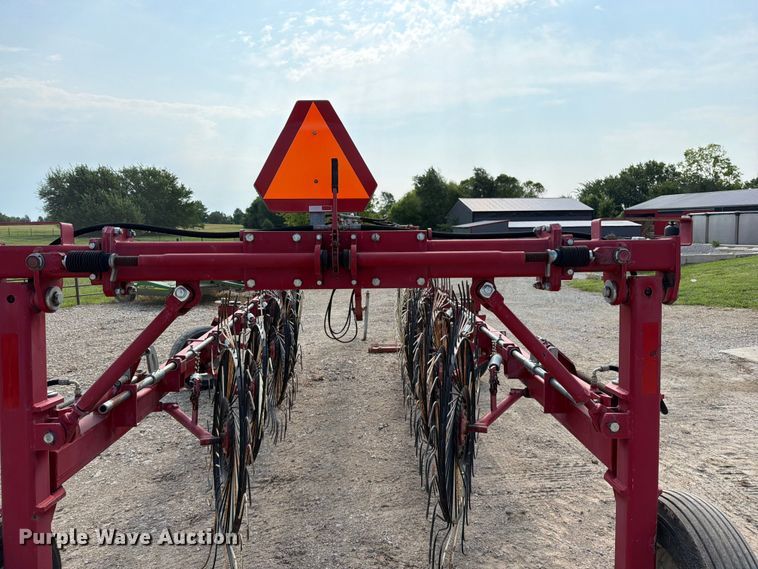 image for item EO8686 Case IH WRX301 hay rake