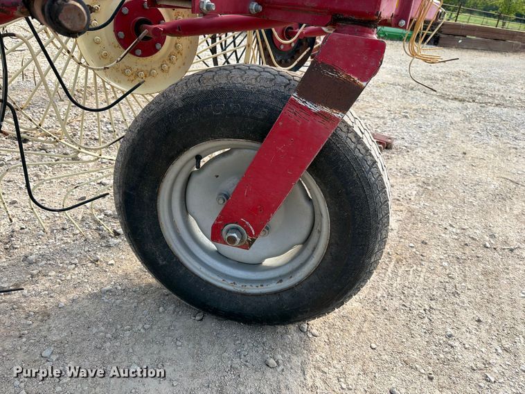 image for item EO8686 Case IH WRX301 hay rake