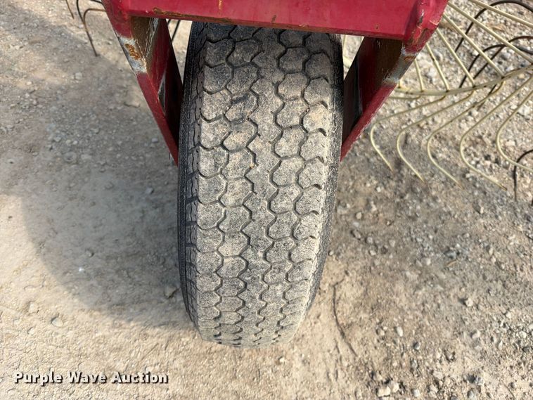 image for item EO8686 Case IH WRX301 hay rake