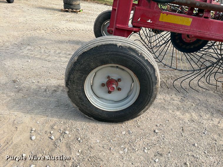 image for item EO8686 Case IH WRX301 hay rake