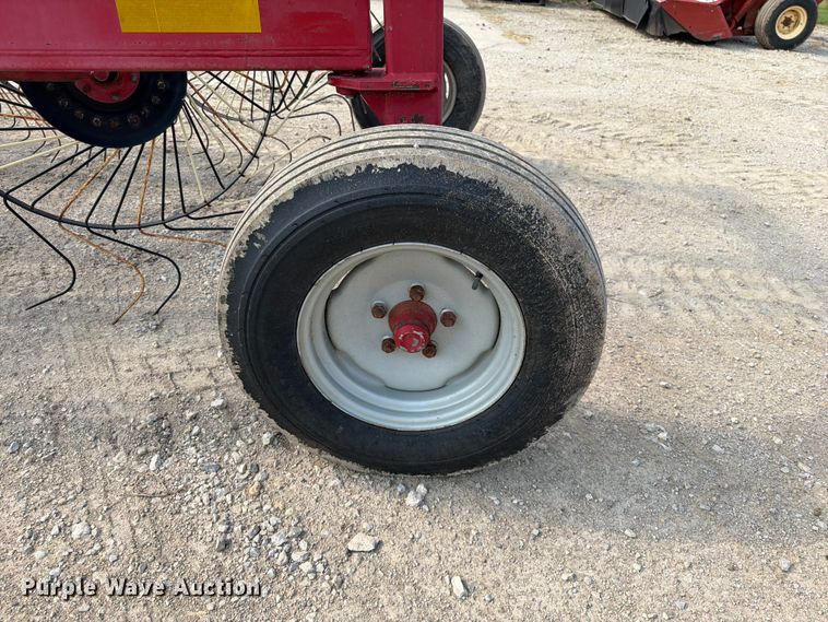 image for item EO8686 Case IH WRX301 hay rake