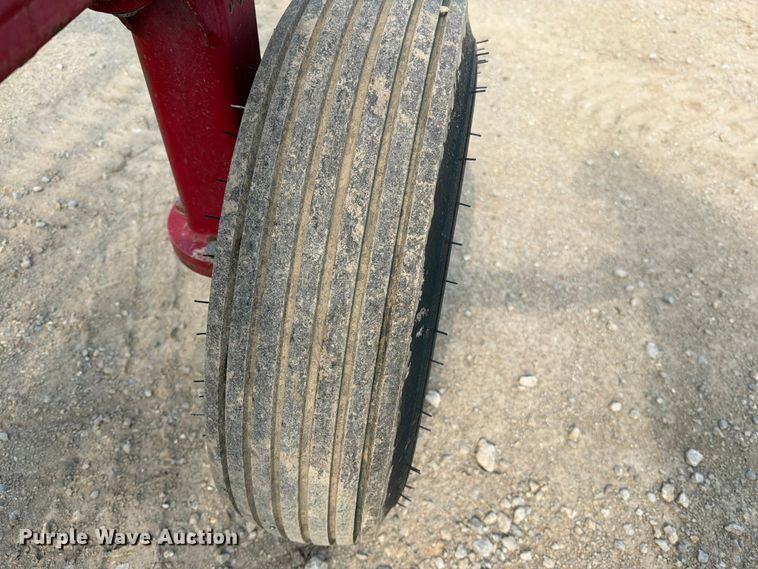image for item EO8686 Case IH WRX301 hay rake