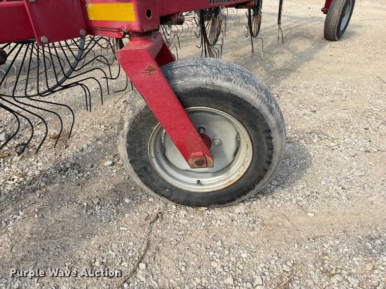 image for item EO8686 Case IH WRX301 hay rake