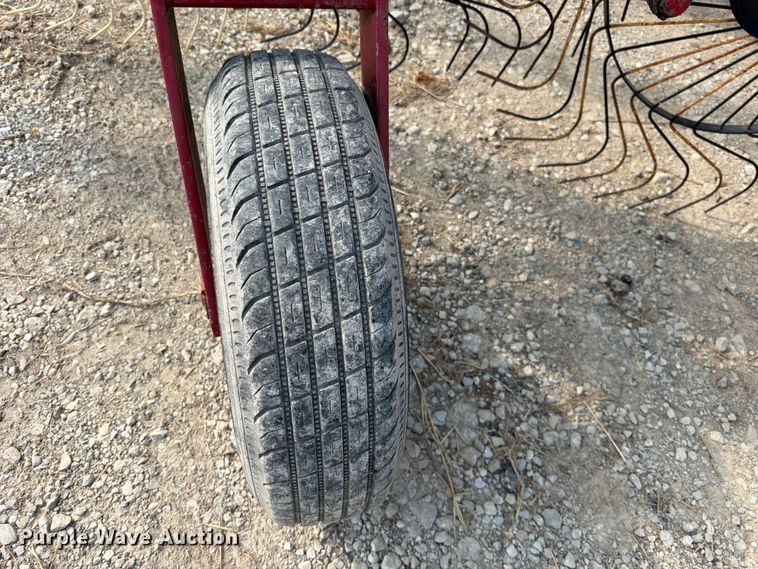 image for item EO8686 Case IH WRX301 hay rake