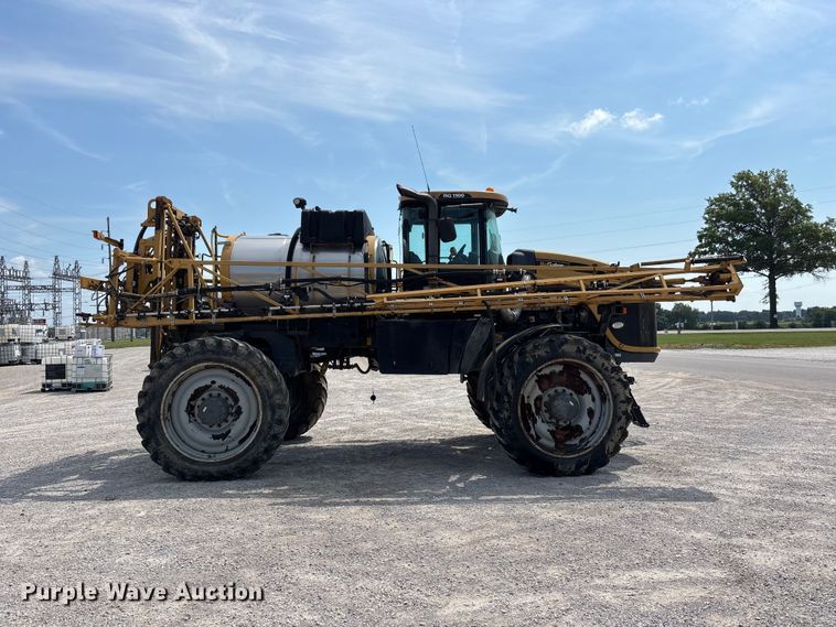 image for item ER3206 2014 Rogator RG1100 sprayer