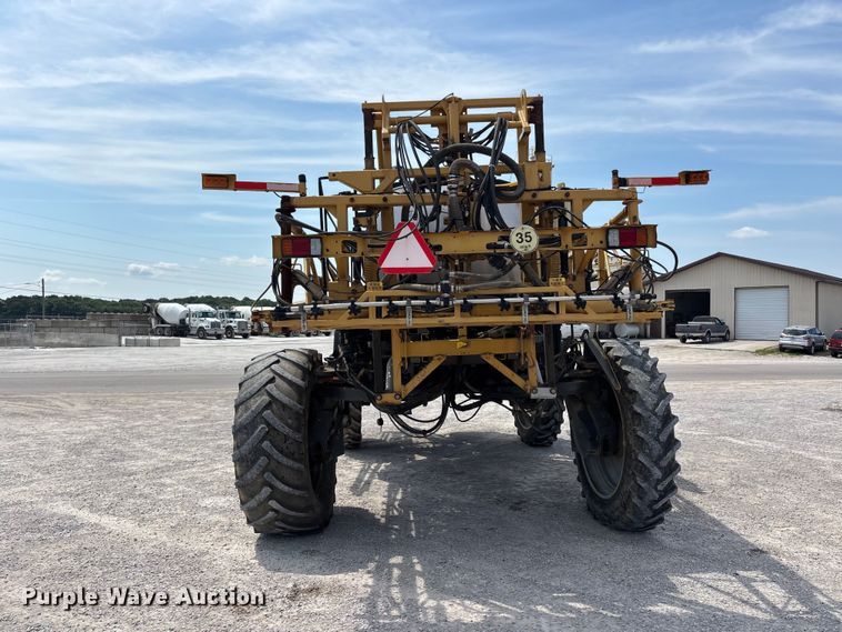 image for item ER3206 2014 Rogator RG1100 sprayer
