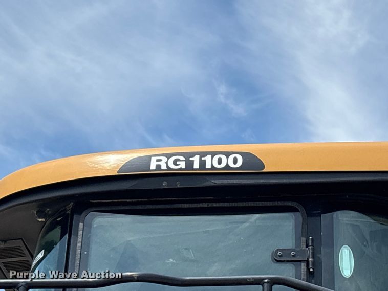 image for item ER3206 2014 Rogator RG1100 sprayer
