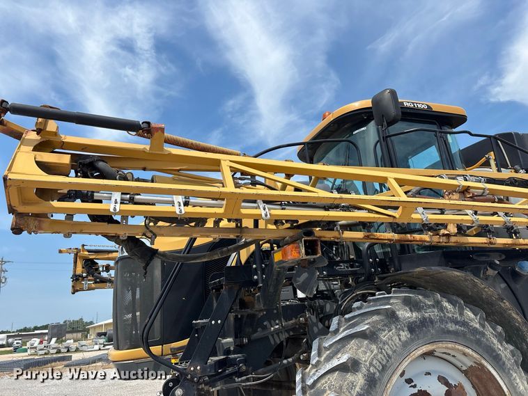 image for item ER3206 2014 Rogator RG1100 sprayer