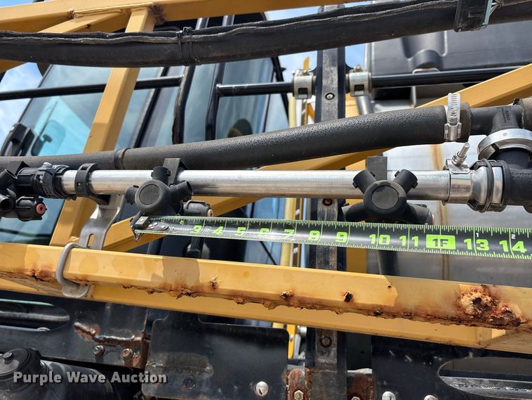 image for item ER3206 2014 Rogator RG1100 sprayer