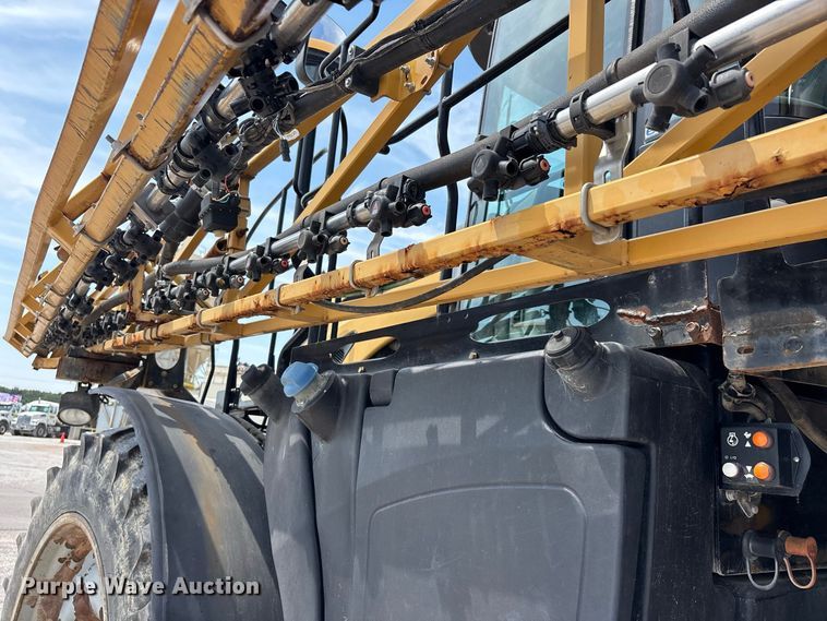 image for item ER3206 2014 Rogator RG1100 sprayer