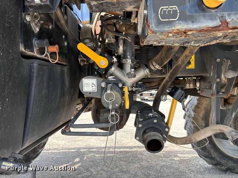 image for item ER3206 2014 Rogator RG1100 sprayer