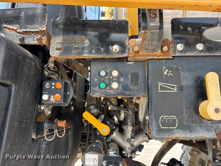 image for item ER3206 2014 Rogator RG1100 sprayer