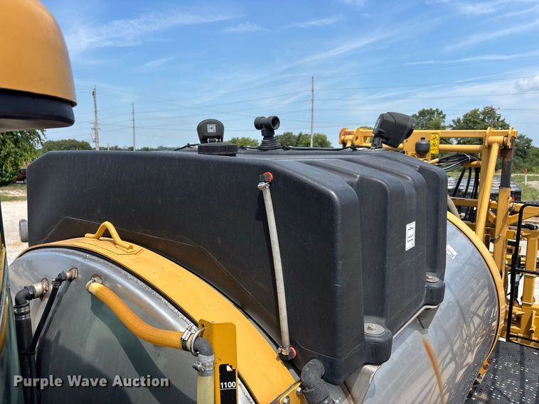 image for item ER3206 2014 Rogator RG1100 sprayer