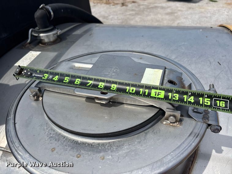image for item ER3206 2014 Rogator RG1100 sprayer