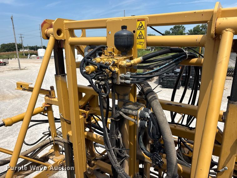 image for item ER3206 2014 Rogator RG1100 sprayer